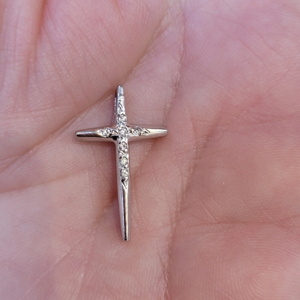 14k Solid Gold Cross Pendant (Stamped EU 585).